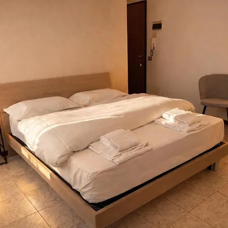 Living - Italia 163 *
