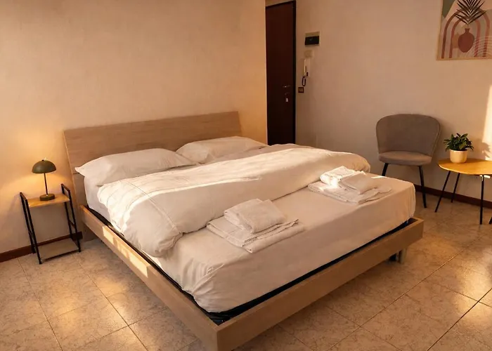 Living - Italia 163 *